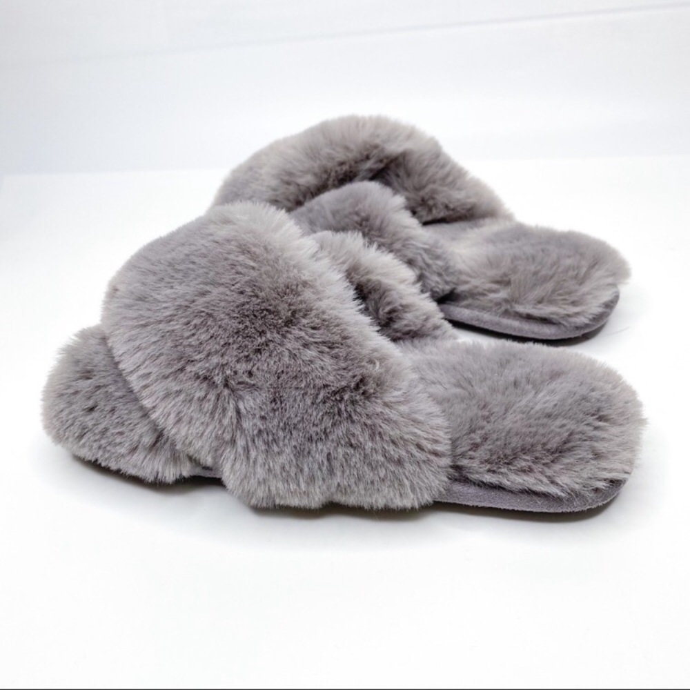 Loft gray criss cross fuzzy slippers, size 5-6 - Picture 5 of 6